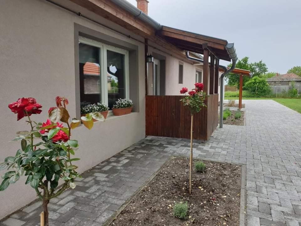 Kajari Apartmanhaz Balatonfőkajár Extérieur photo